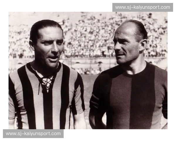 蓝黑荣耀与百年狮鹫的较量：在梅阿查，见证意甲纯粹的足球灵魂